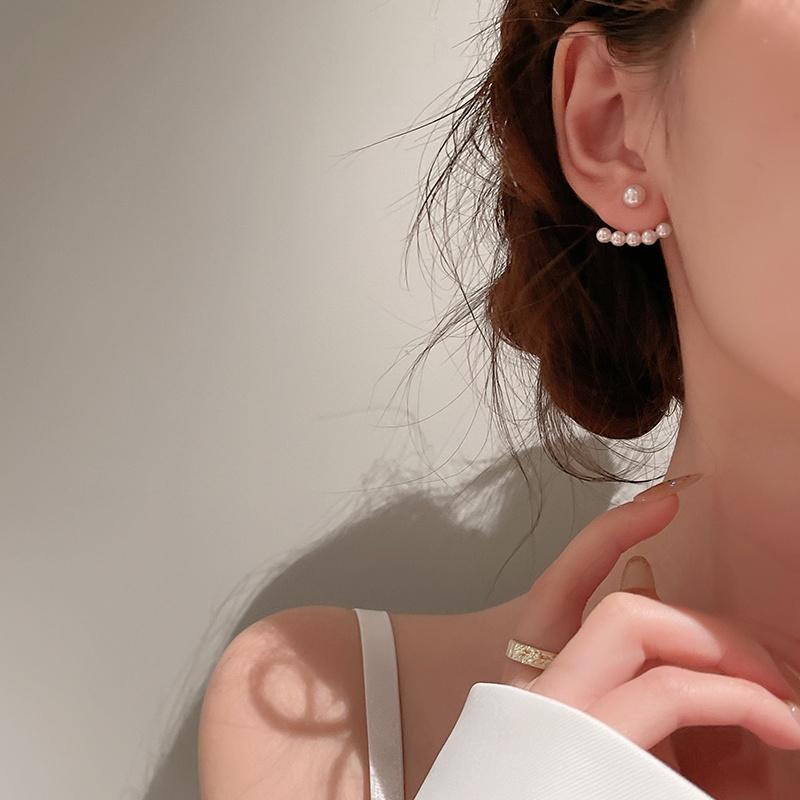 TIA-EARRING